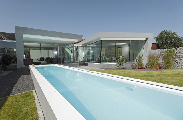 Betonbecken mit gewebeverstärkter Folienauskleidung Betonbecken mit gewebeverstärkter Folienauskleidung